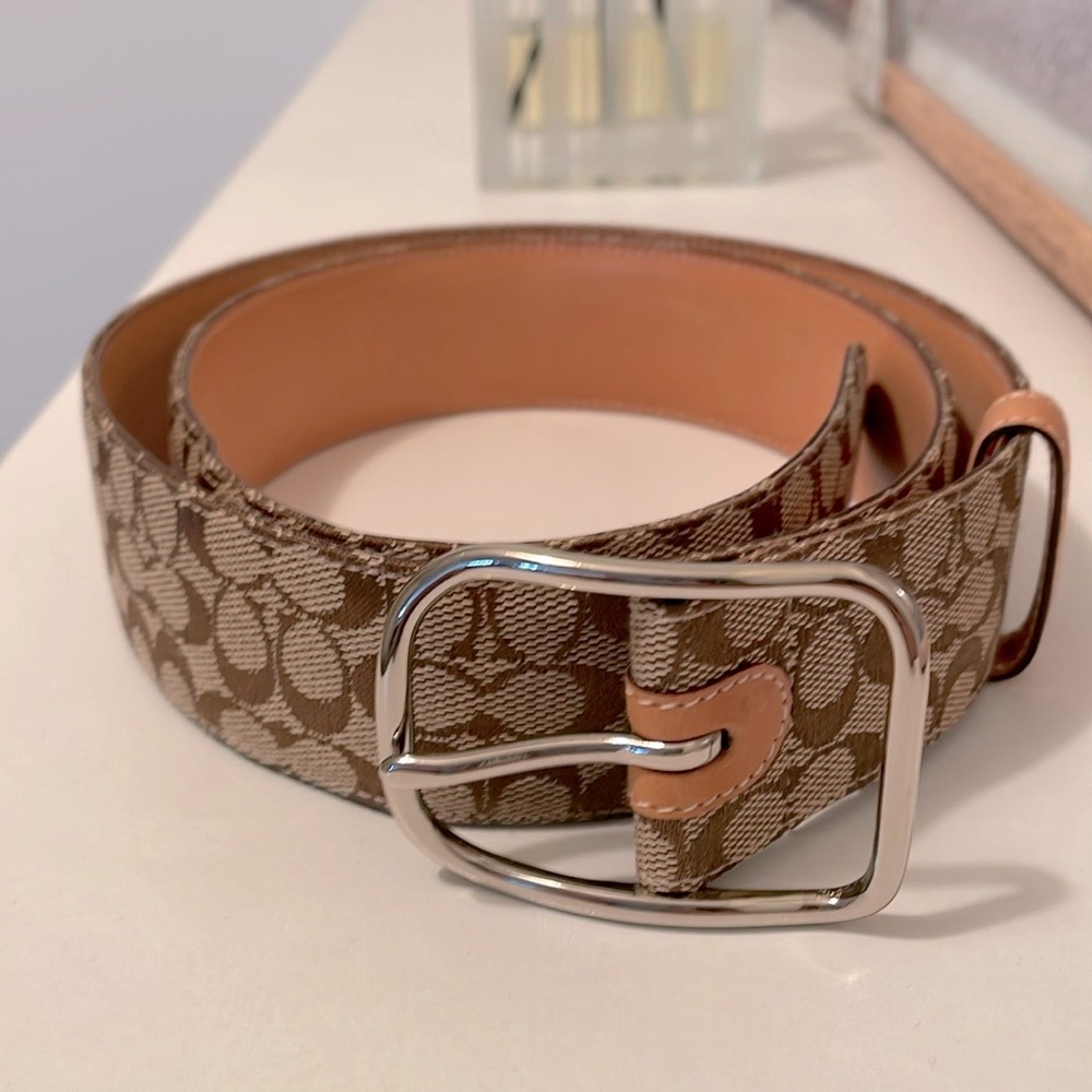 Authentic COACH women’s belt